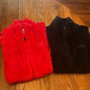 2 North Face Women’s vests